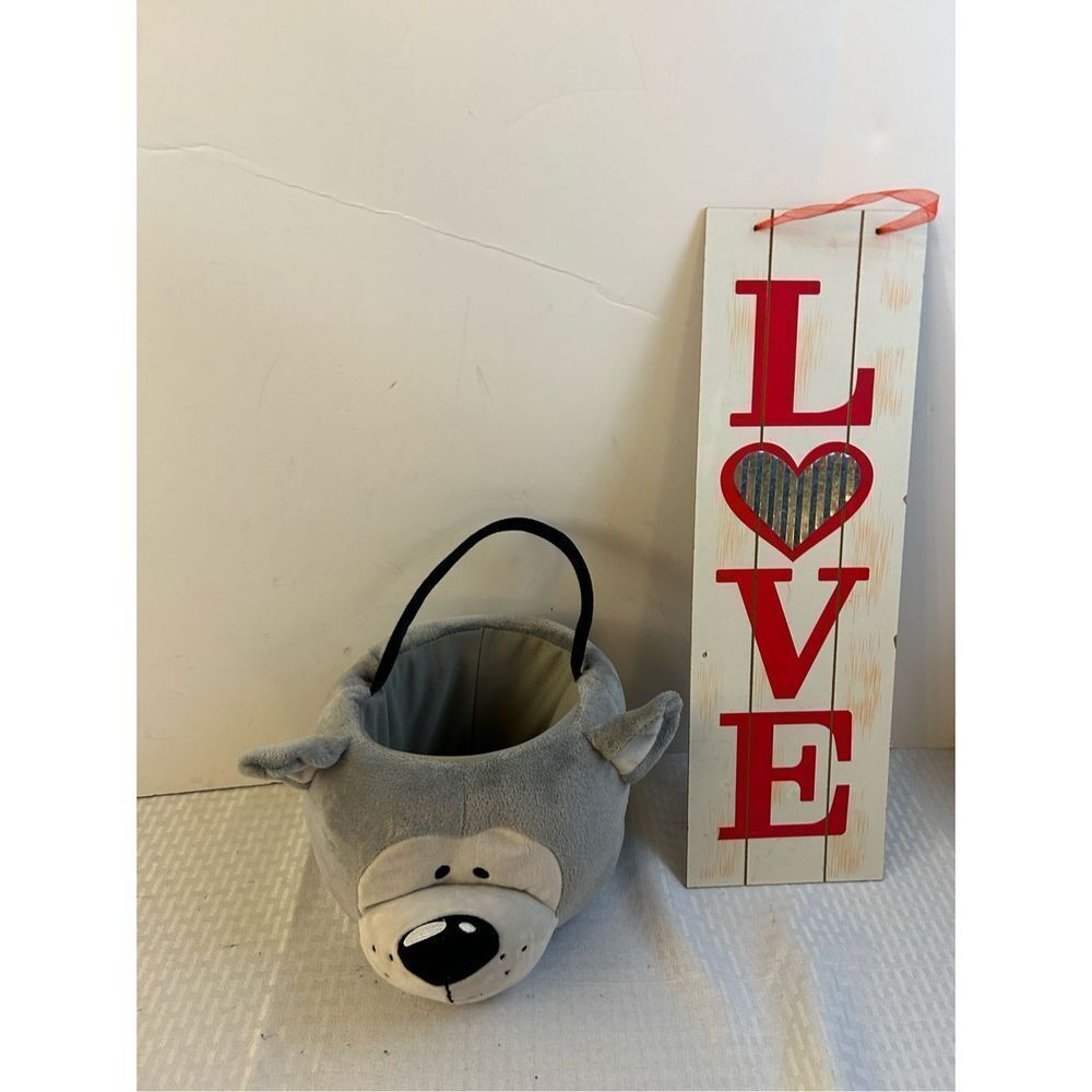 Fiesta Great‎ wolf lodge gray plush basket
